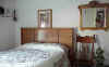 bedroom1.jpg (16611 bytes)